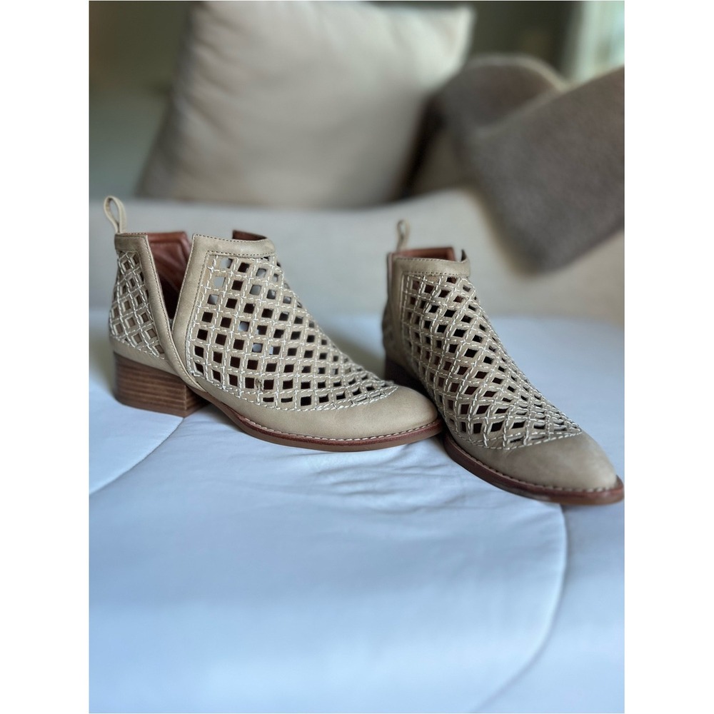 Jeffrey Campell Beige Cutout Leather Ankle Booties -‎ Women's size 5